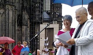 Hiroshima-Nagasak-Gedenken.i Kundgebung 6. August 2011 vor dem Kölner Dom.